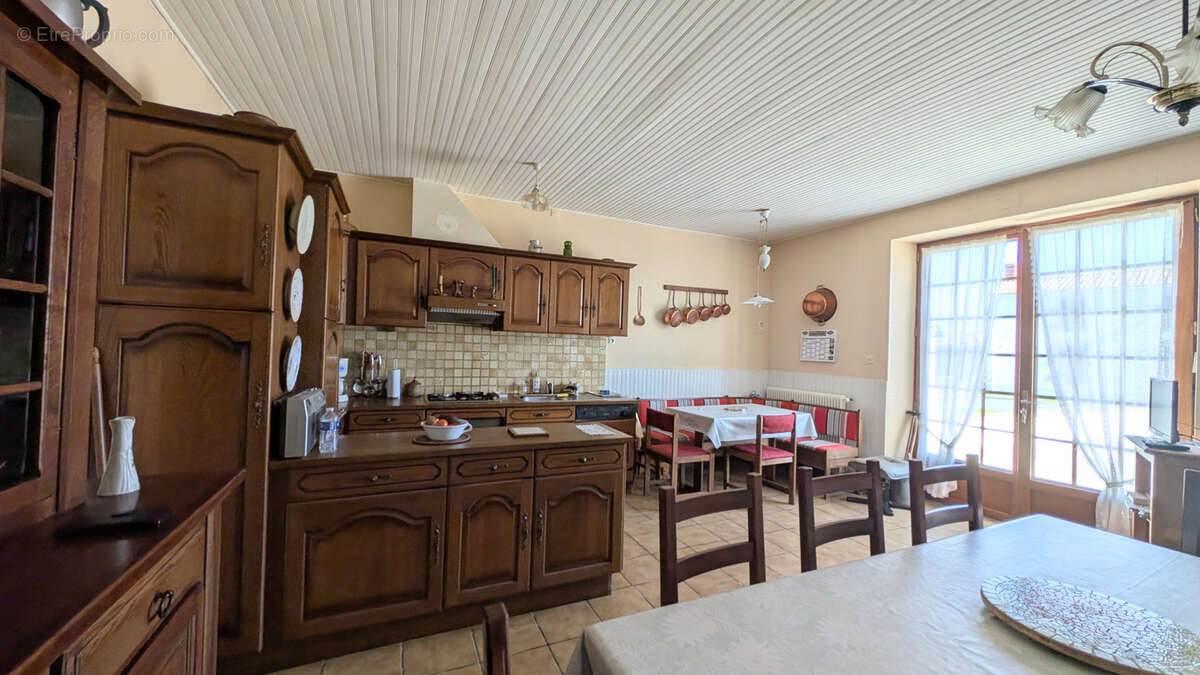 Maison à LES LANDES-GENUSSON