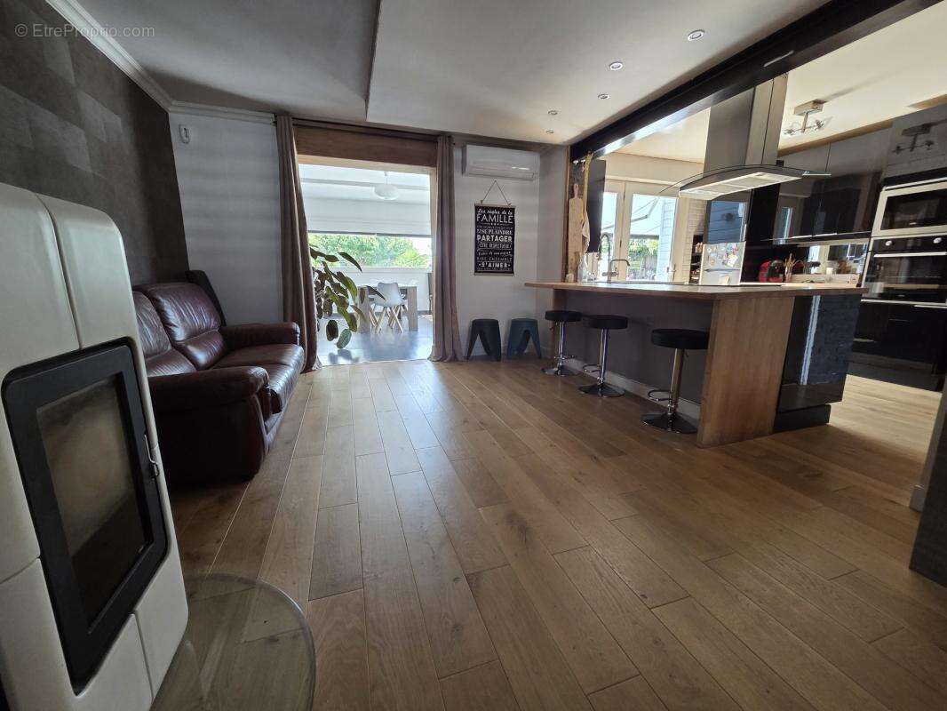 Superbe maison renovee offrant 132m² sur 495m² ac piscine !! - photo 21