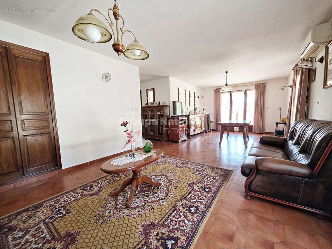 Maison 4 pièces 100 m² - MIRAMAS - photo 4