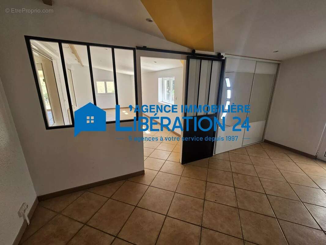 Villa plain pied 193m² avec terrain plat 1457m² - photo 9