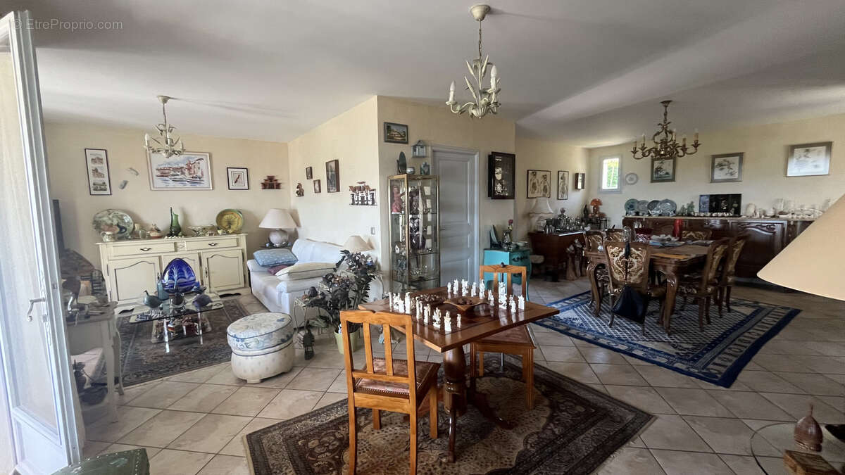 Maison à ROQUEBRUNE-SUR-ARGENS