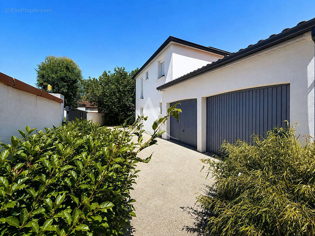 31850 Montrabé - photo 12
