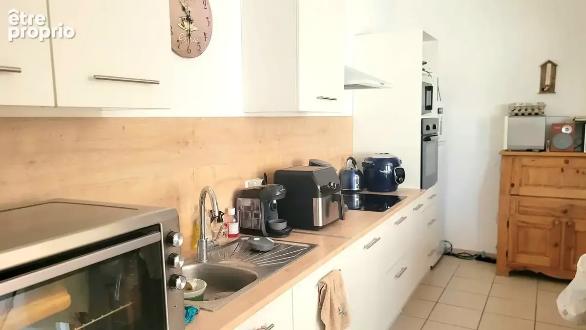 Maison rénovée, louée, cour et deux chambres - photo 2