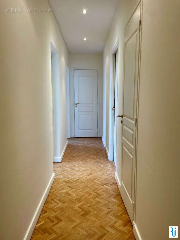 Appartement à MONT-SAINT-AIGNAN