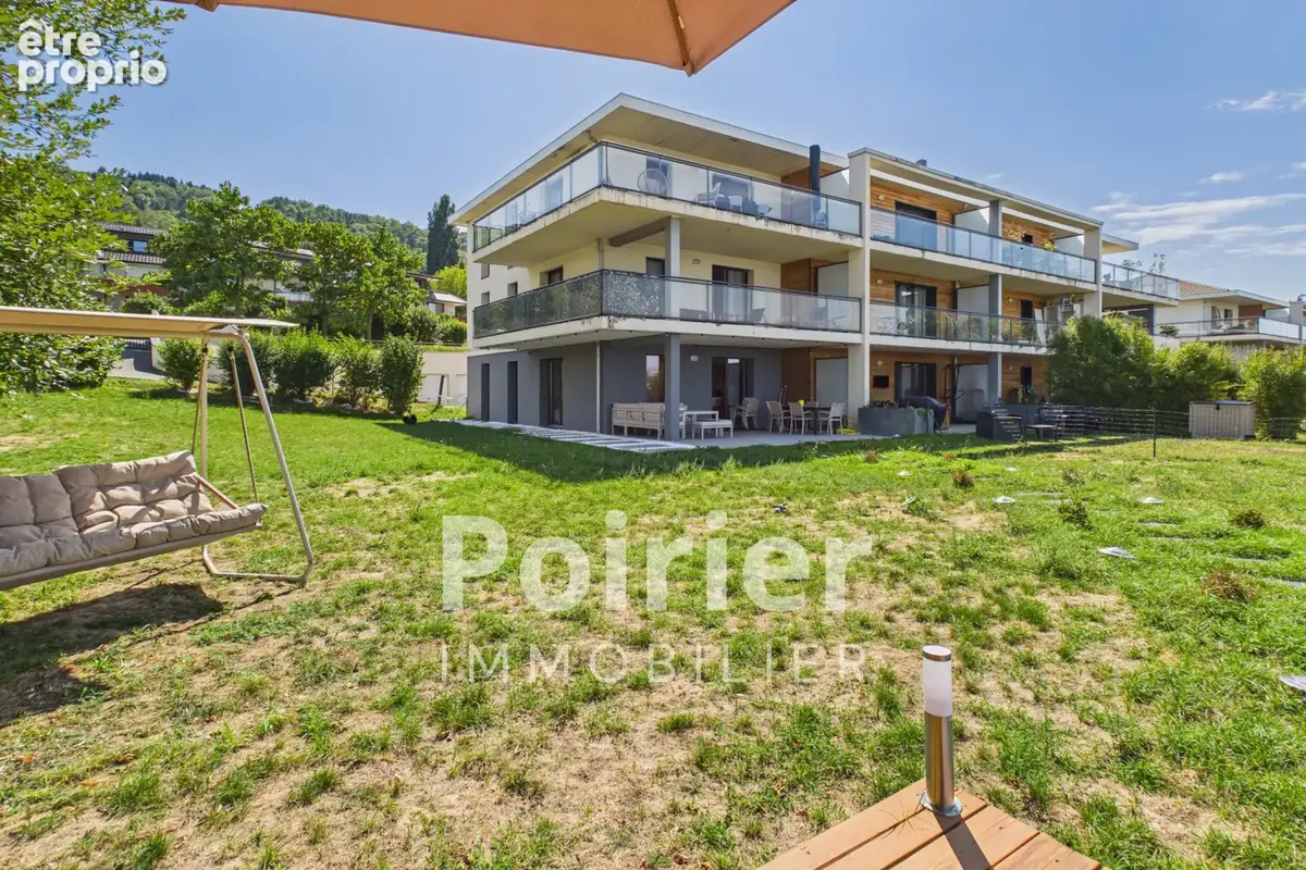 Appartement rénové de type 3 à EVIAN avec jardin vue lac et stationnements - photo 9