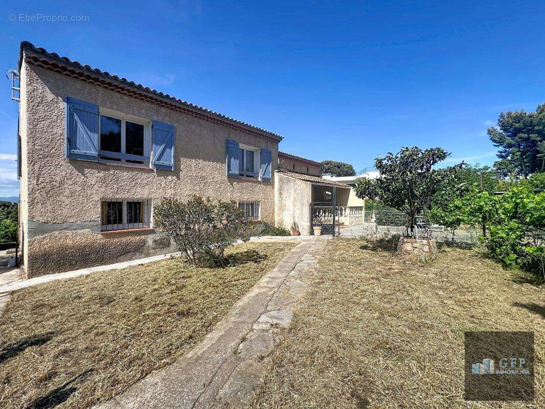 Maison à CARQUEIRANNE