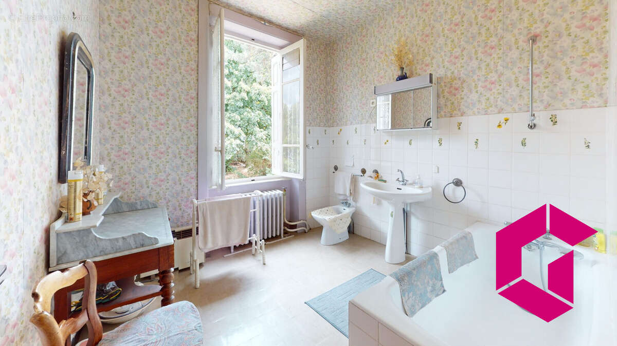 Avant - Maison à SAINT-JUST-SAINT-RAMBERT