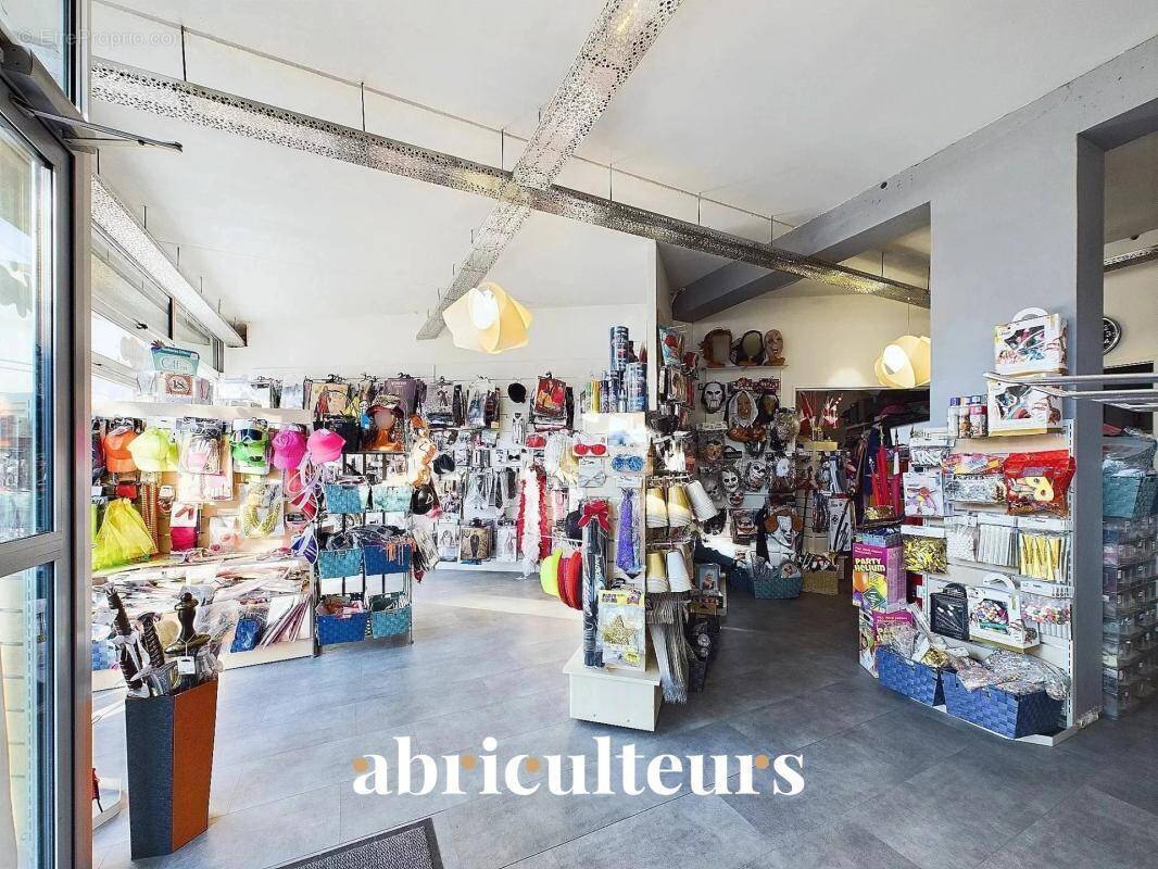 Commerce à MAINVILLIERS