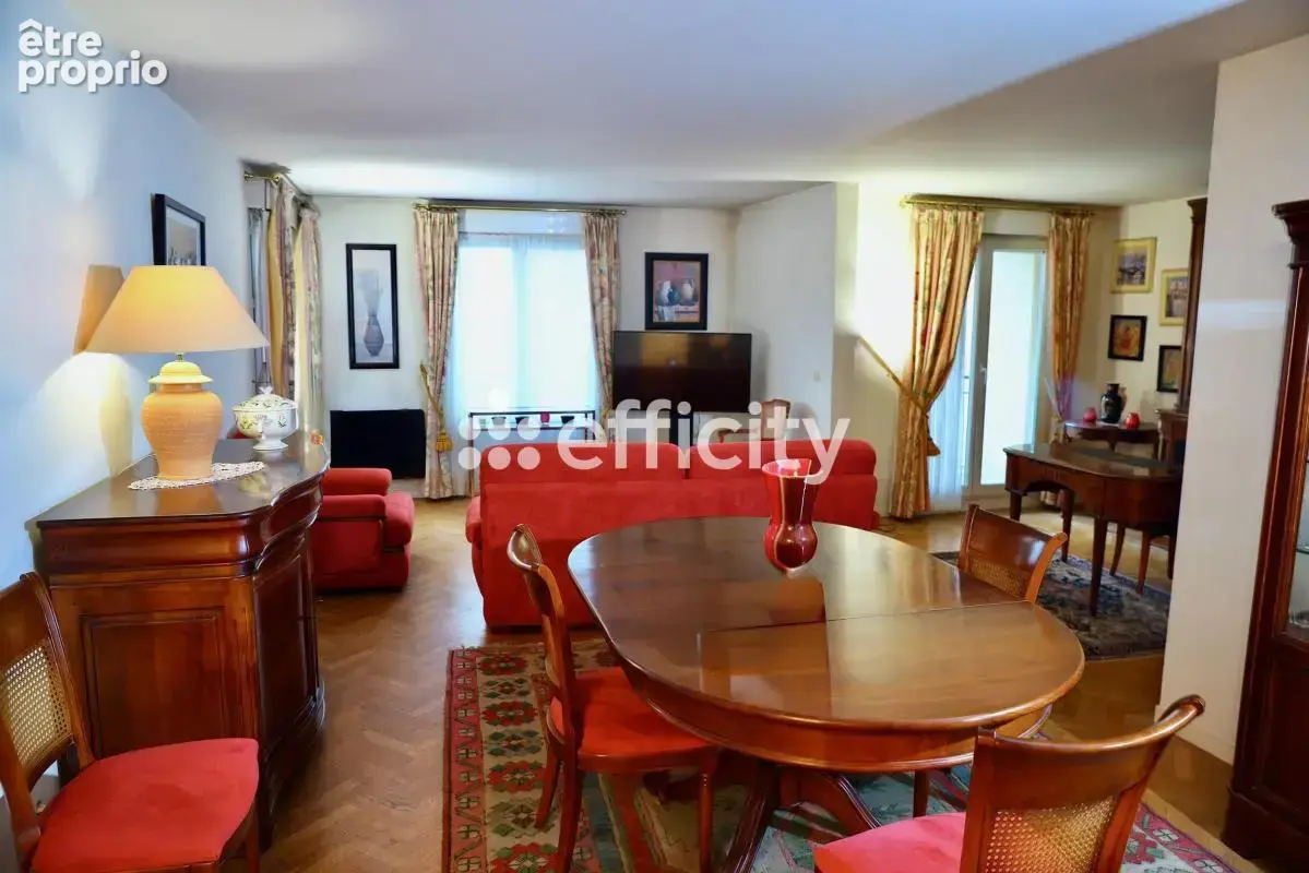 Appartement à LES LILAS