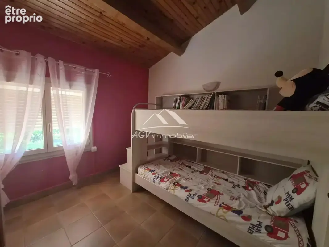 Maison trois chambres, avec piscine et 3884 m² de terrain - photo 10