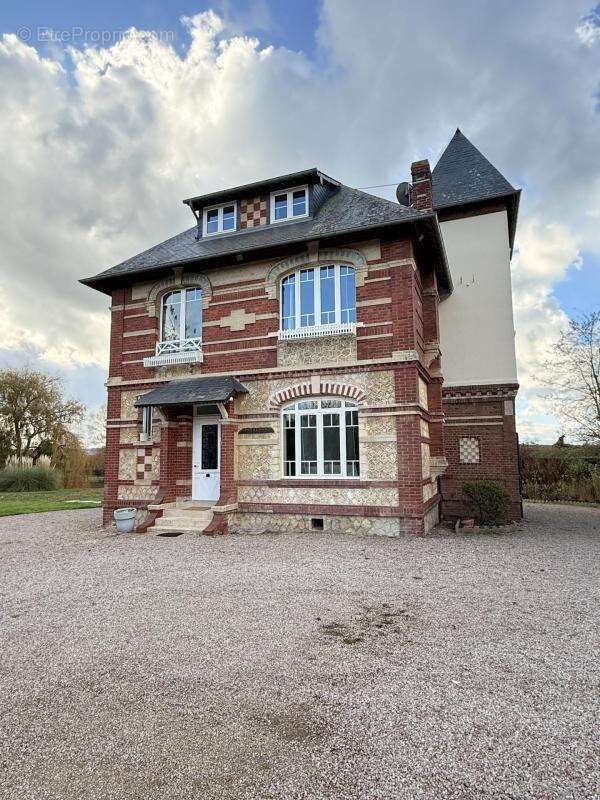 Maison à BONNEVILLE-SUR-TOUQUES