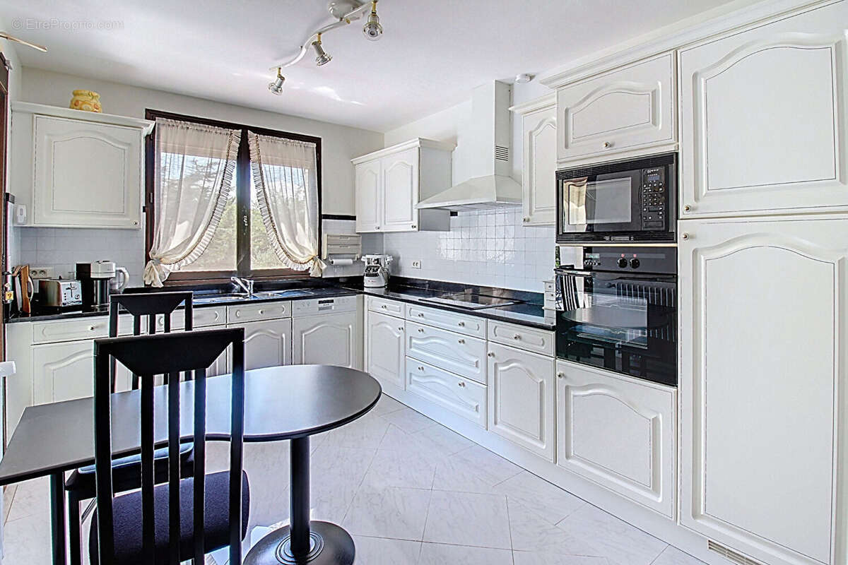 A VENDRE Maison Draguignan 6 pièces 192 m² - photo 6