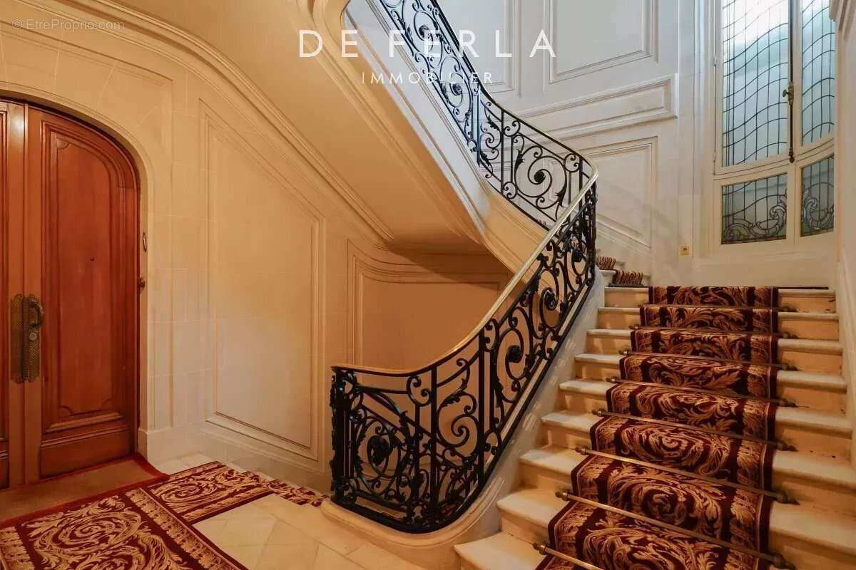Appartement à PARIS-7E