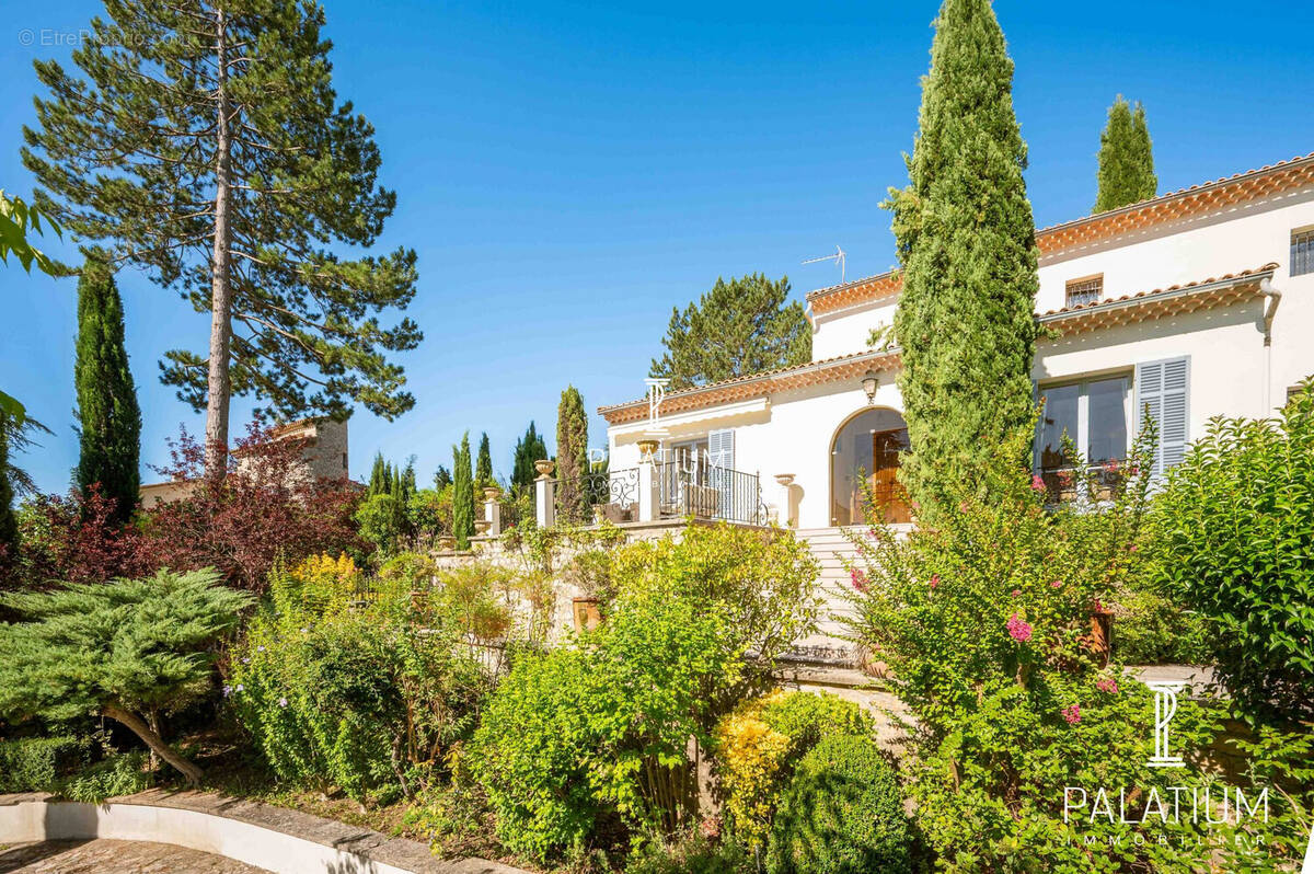 Maison 255 m² à Greoux-Les-Bains  - photo 2