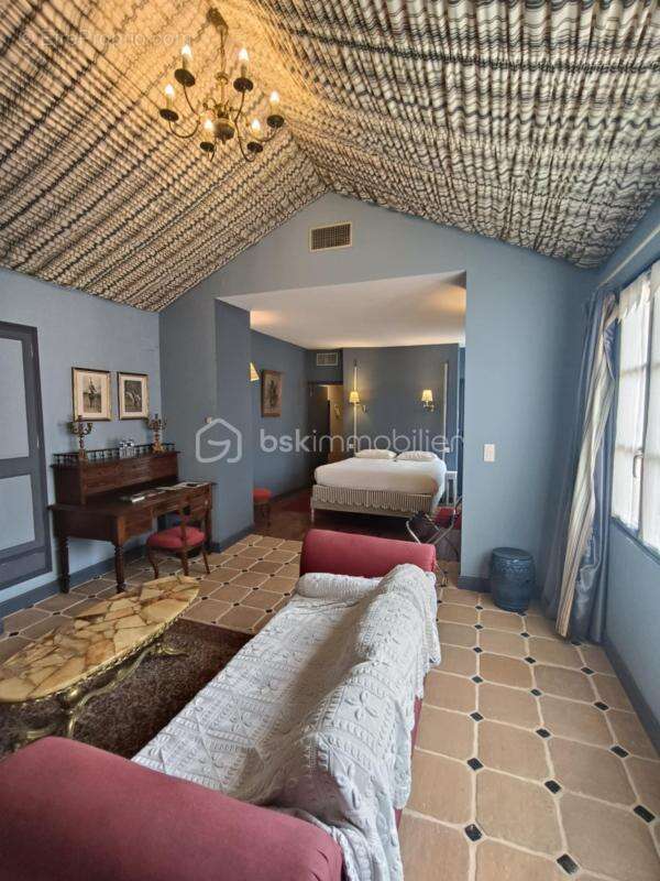 Commerce à SARLAT-LA-CANEDA