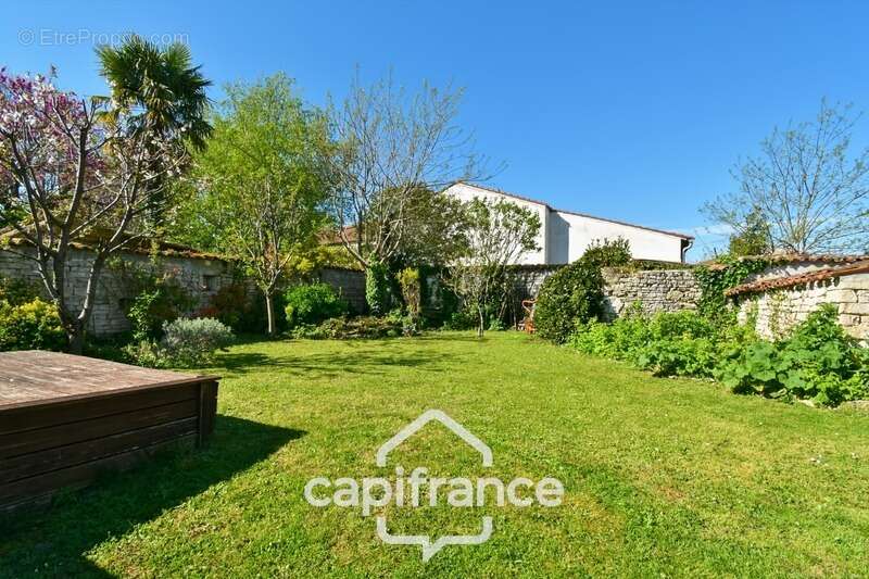 Maison à vendre 6 pièces VARAIZE (17) CHARENTAISE de 136m² avec jardin et garage - photo 9