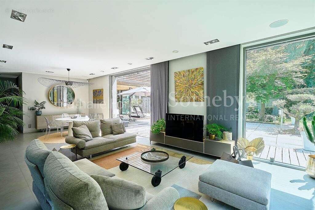 Wasquehal , 1 er rang sur golf . Exclusivité . villa cubique 3ch . Piscine couverte . garage - photo 4