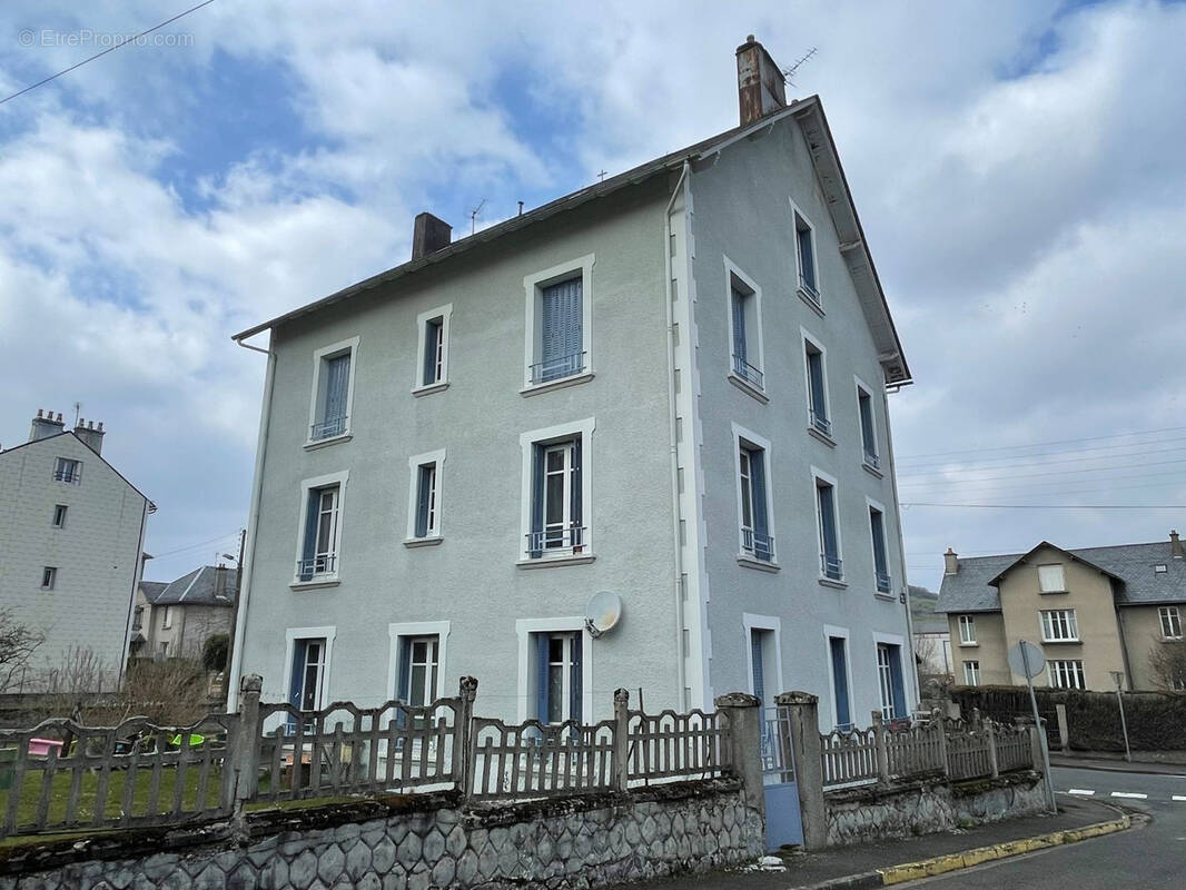 Appartement à RIOM-ES-MONTAGNES