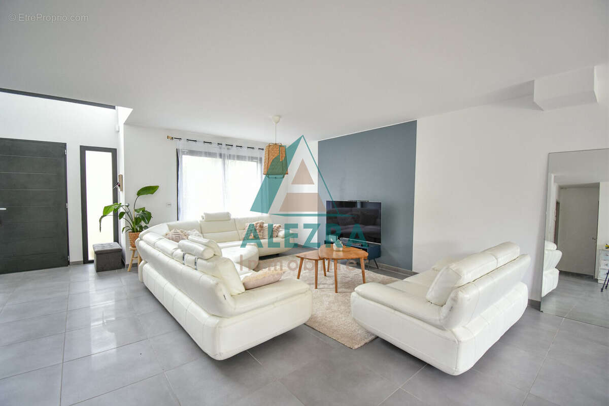 Maison à CRESPIERES