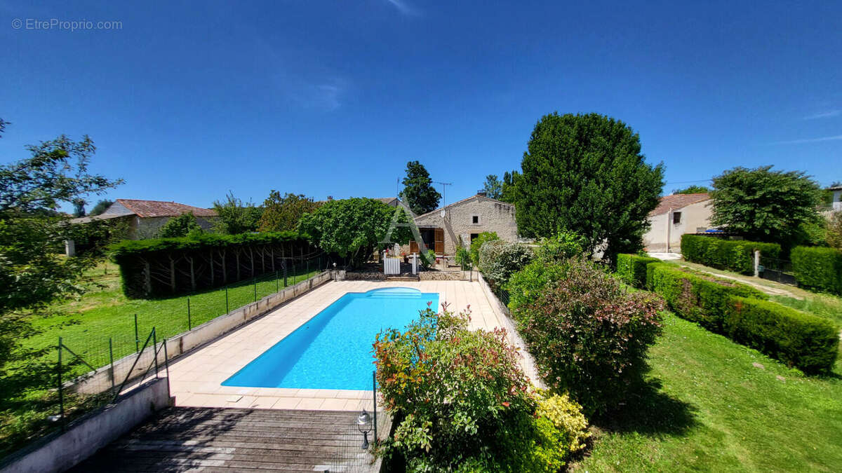 Maison Mortagne Sur Gironde 4 pièce(s) 135 m² - photo 8