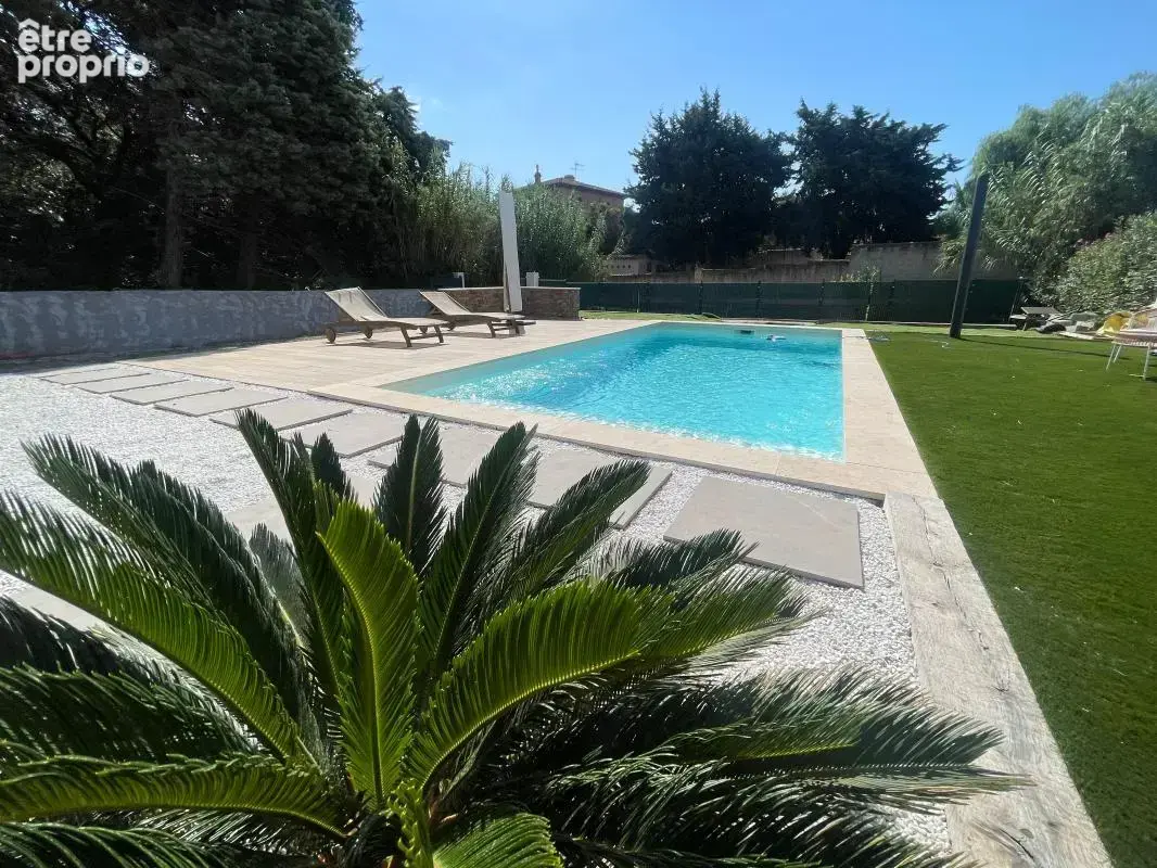 A vendre la seyne sur mer 83500 quartier sud villa 6 pieces piscine jardin - photo 2