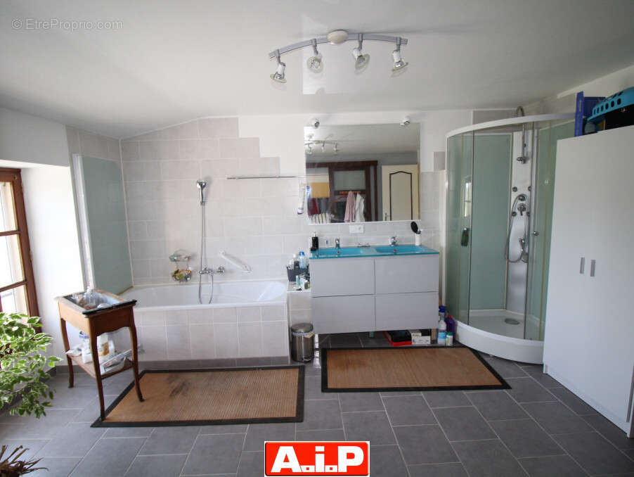 Maison à LA CHAPELLE-SAINT-LAURENT