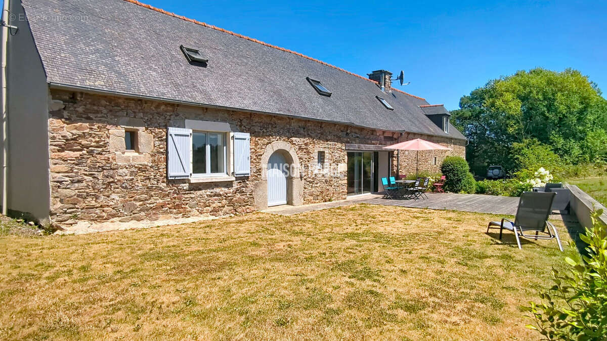 Propriété en pierres avec 4 hectares de terrain, dépendances , vie de plain pied, au calme - photo 2