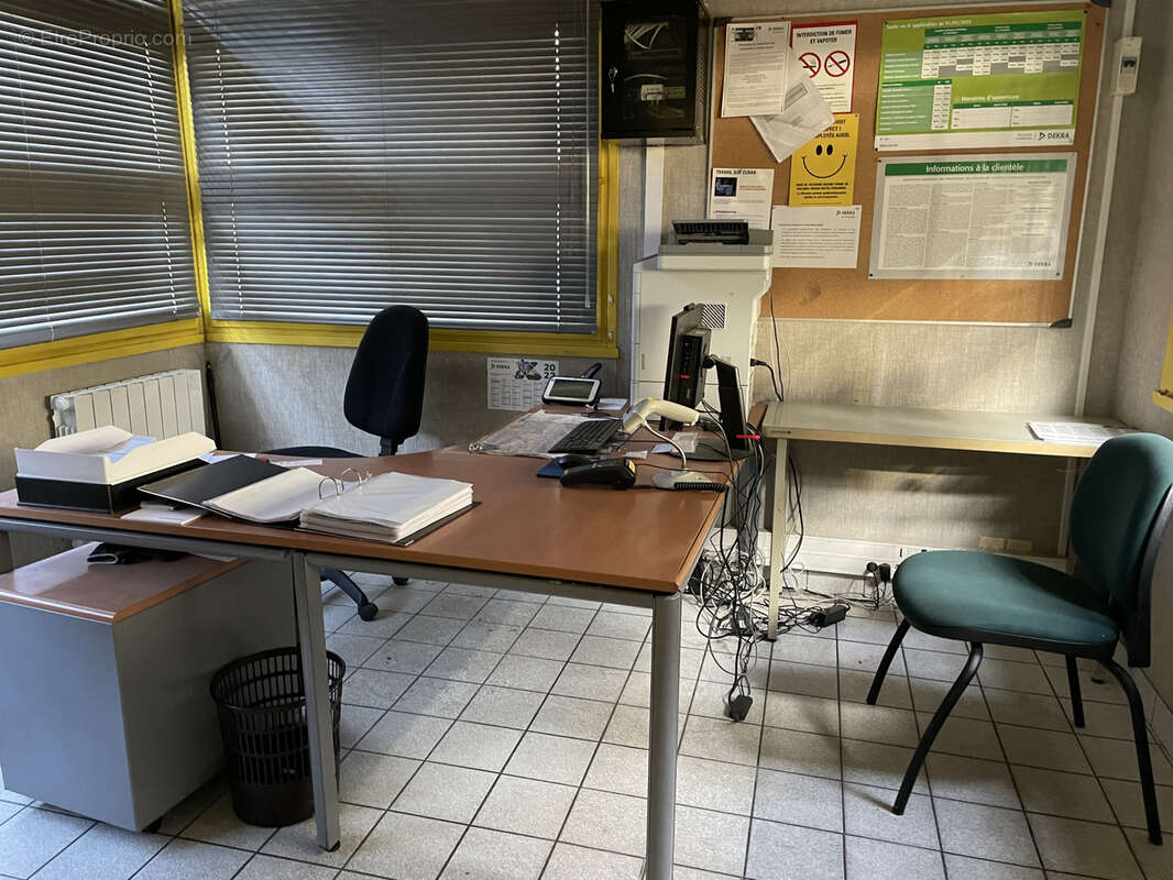 Commerce à CREUZIER-LE-VIEUX