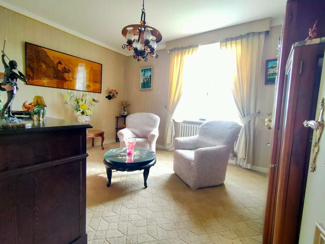 Maison à PERIGNAT-LES-SARLIEVE