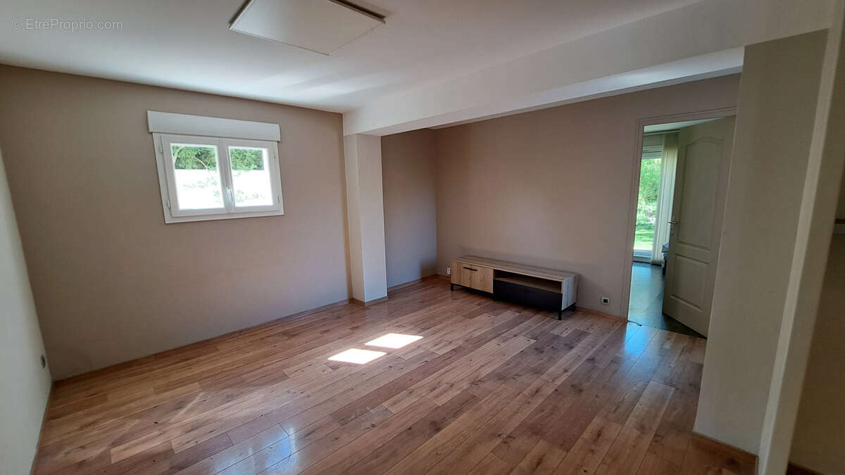 Maison à THORIGNY-SUR-OREUSE