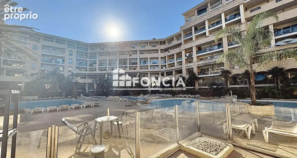 Deux pièces face à la mer à Cannes La Bocca, avec piscine et locataire en place - photo 2