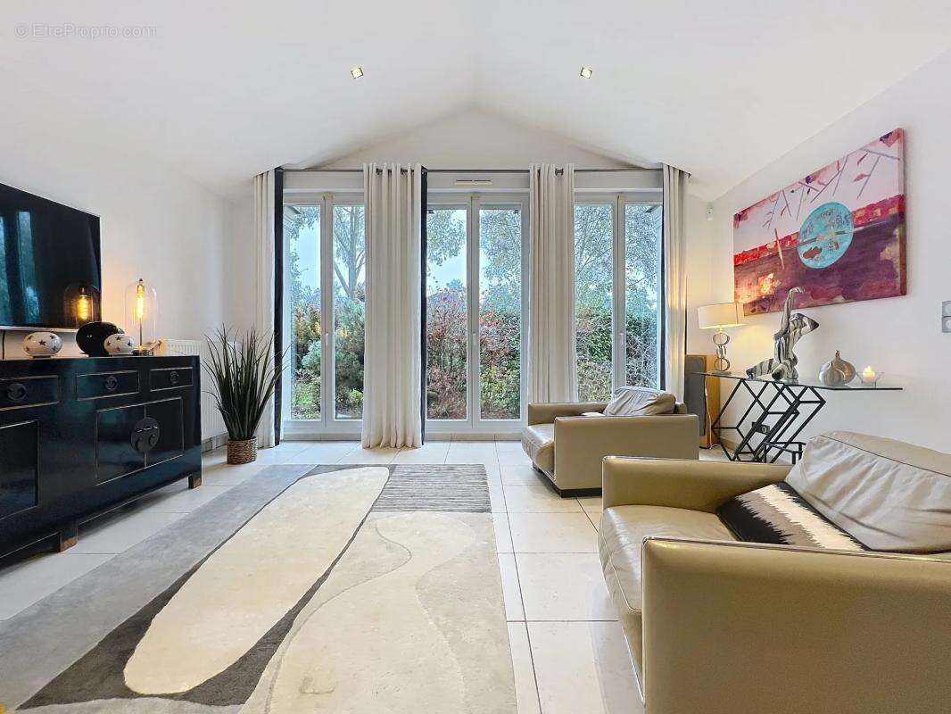 Maison à BAILLY-ROMAINVILLIERS