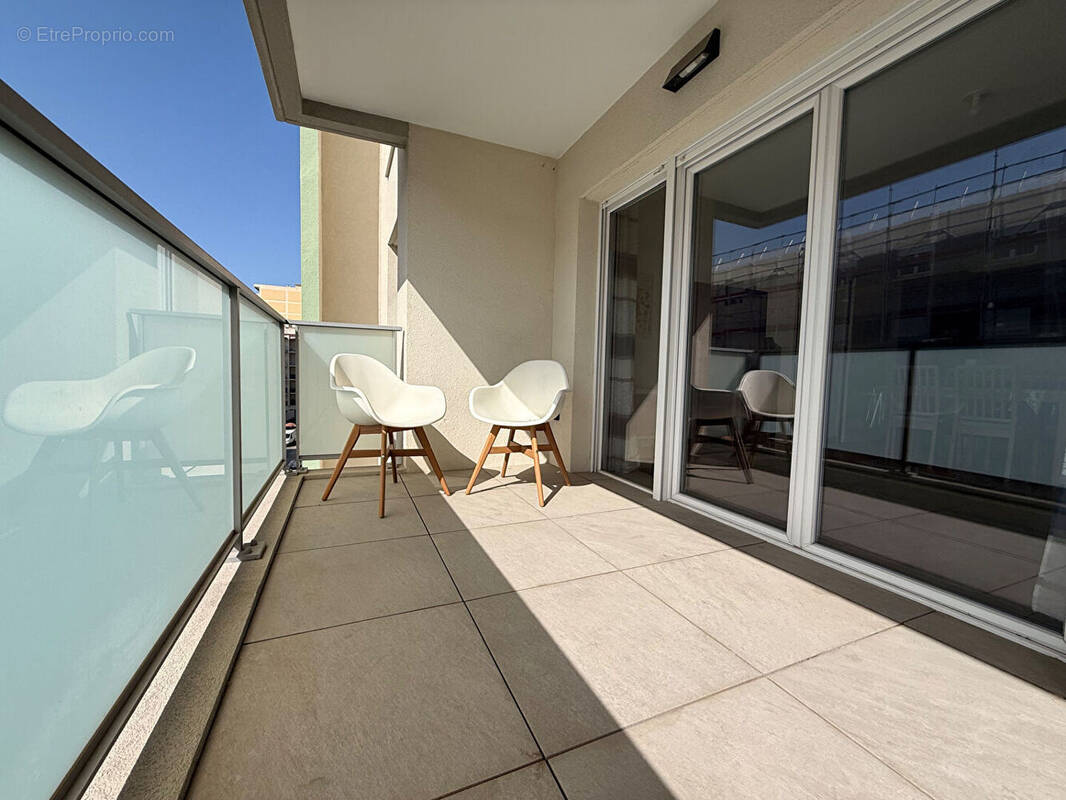 Appartement à SAINT-LAURENT-DU-VAR