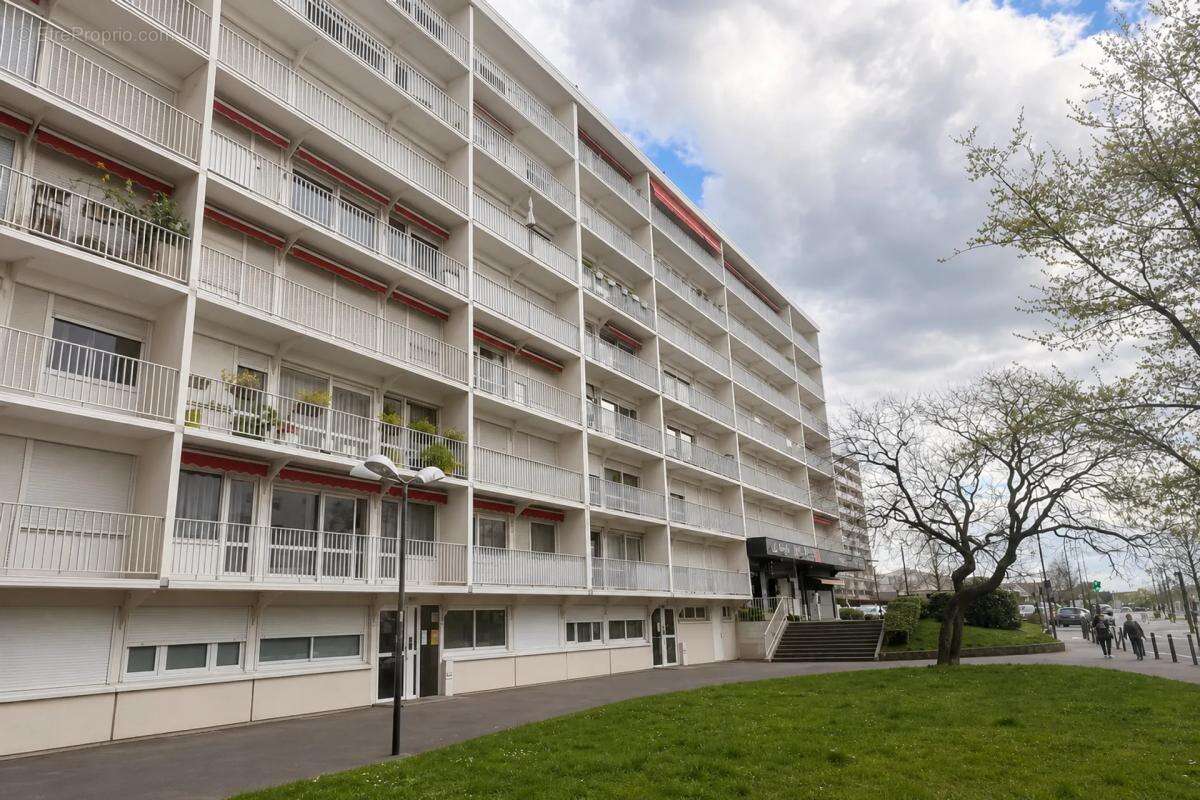 Grand appartement rénové de 5 pièces, cave à Melun - photo 9