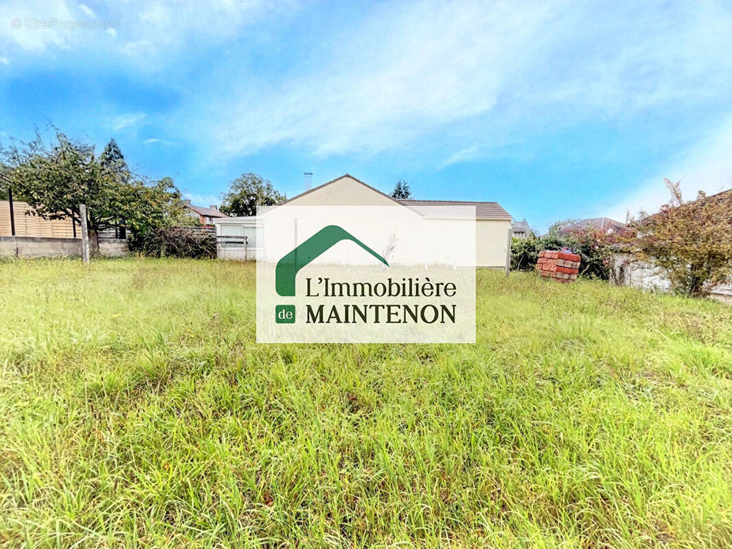 Terrain à MAINTENON