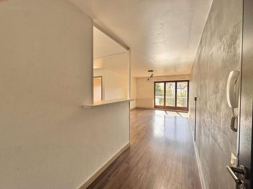   - Appartement à OULLINS