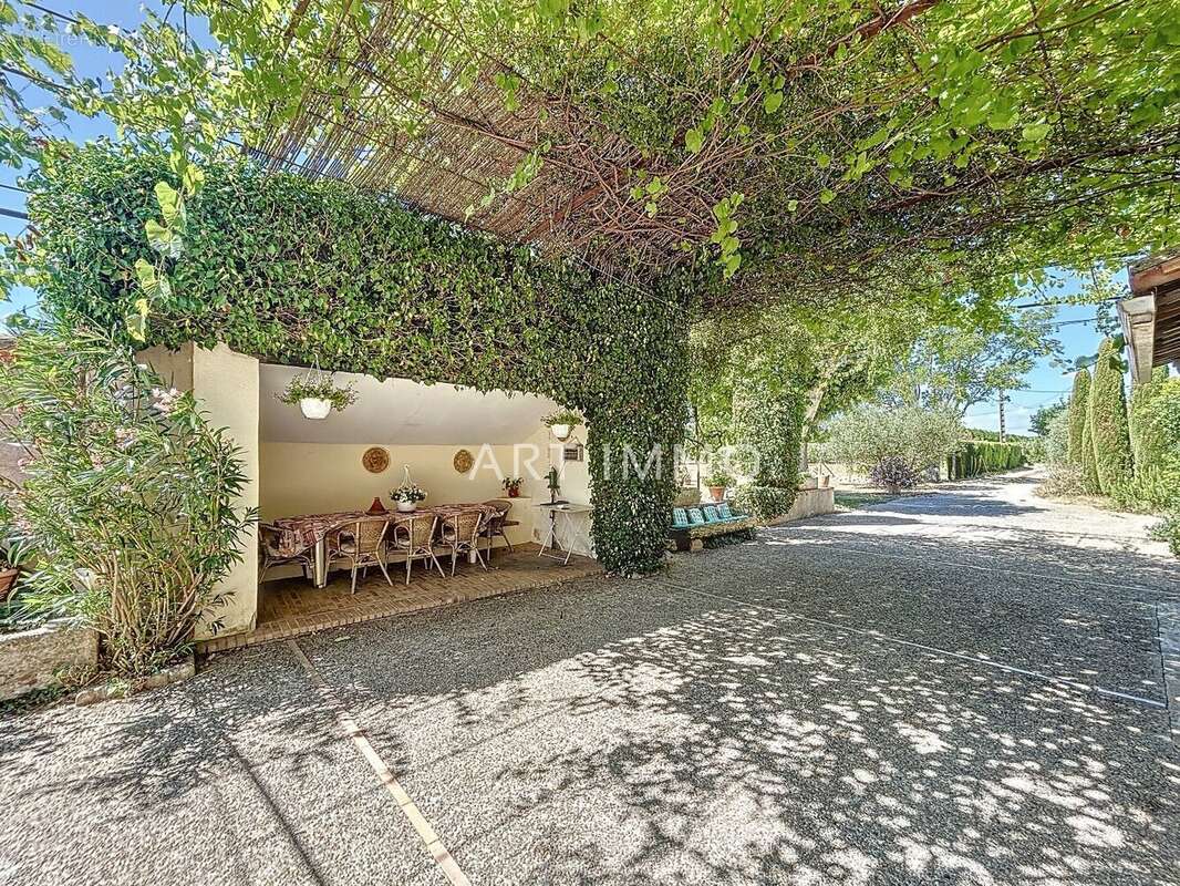 A vendre mas du xviii siecle sur pres d'un hectare de terrain avec piscine - photo 18