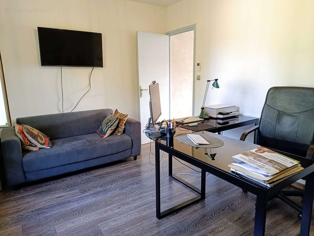 Appartement à SAINT-VICTOR-MALESCOURS