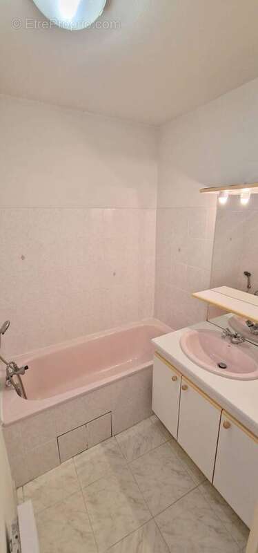 Appartement à ROQUEBRUNE-SUR-ARGENS