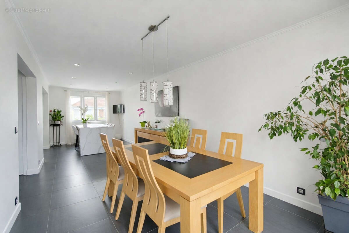 Maison de 171m2 édifiée sur sous-sol total - photo 4