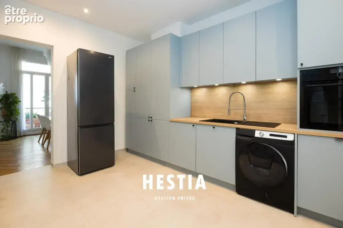 Marseille 6e – Rue Paradis – T3/4 rénové de 114 m² avec terrasse et balcon - photo 6