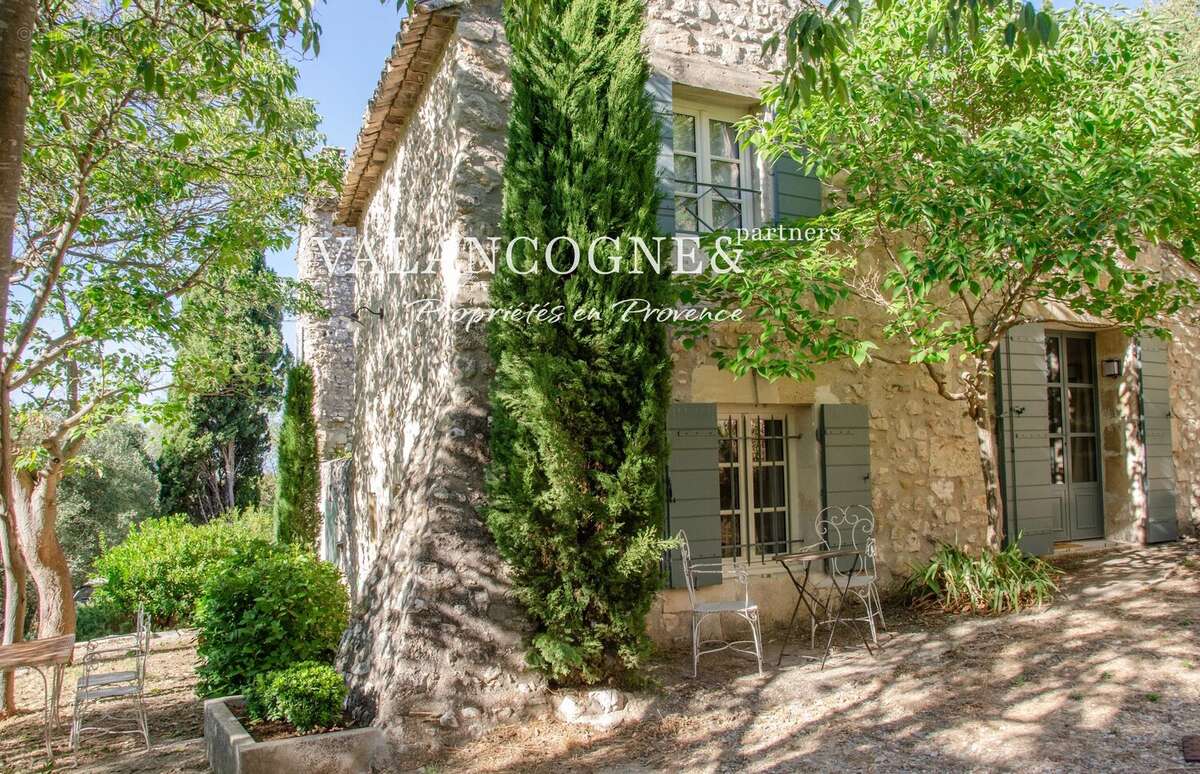 Charmante maison de village en pierre à Eygalières - photo 4