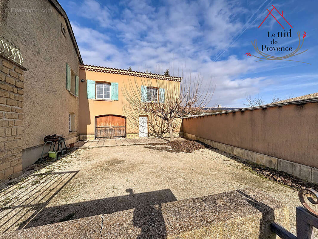 Maison à SAINTE-CECILE-LES-VIGNES