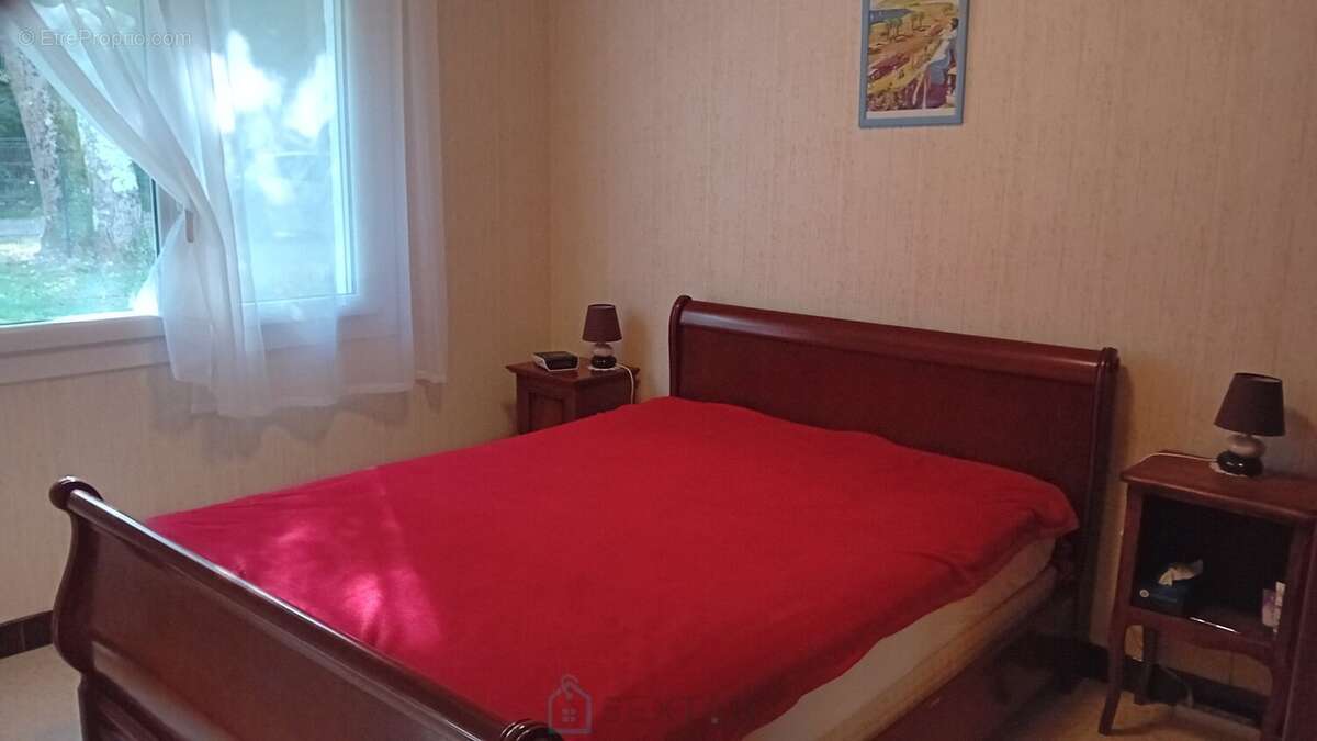 Petite maison sur grand terrain constructible à Saint Palais sur Mer - photo 9