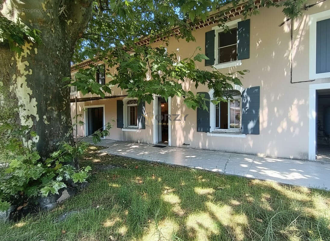 Maison 200 m² à Saint-Remy-De-Provence  - photo 2