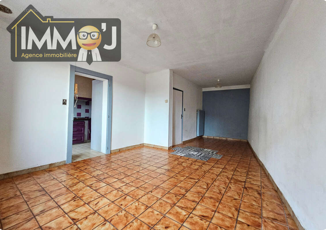 Maison à CREVECHAMPS