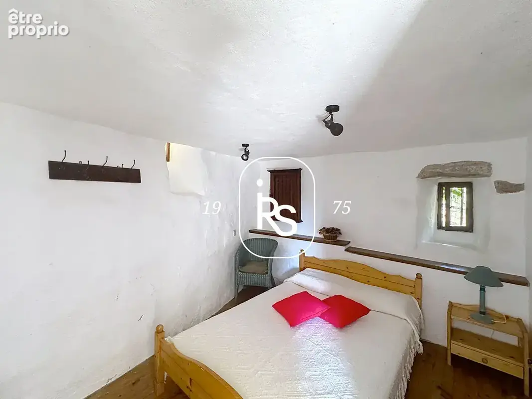Propriété de charme de deux maisons avec piscine et un total de 2,53 ha de terrain naturel. - photo 25