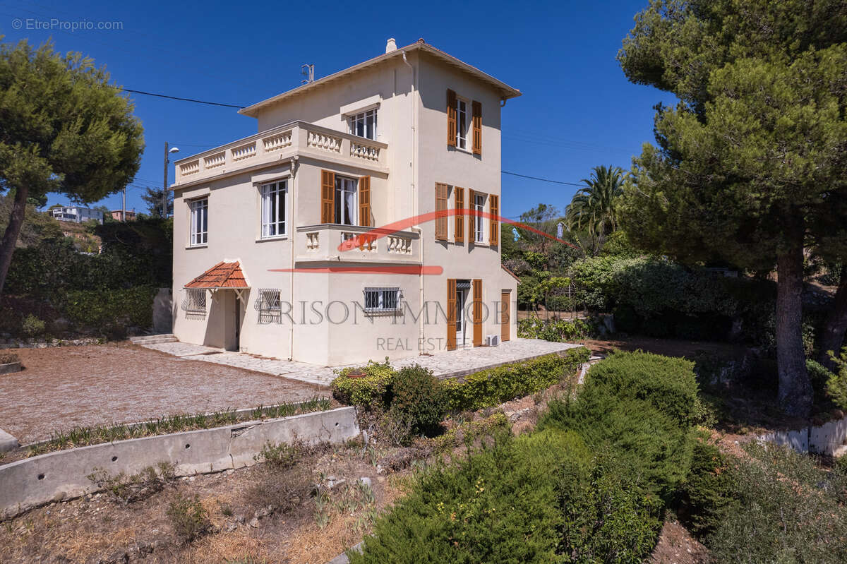 Maison à SAINT-LAURENT-DU-VAR