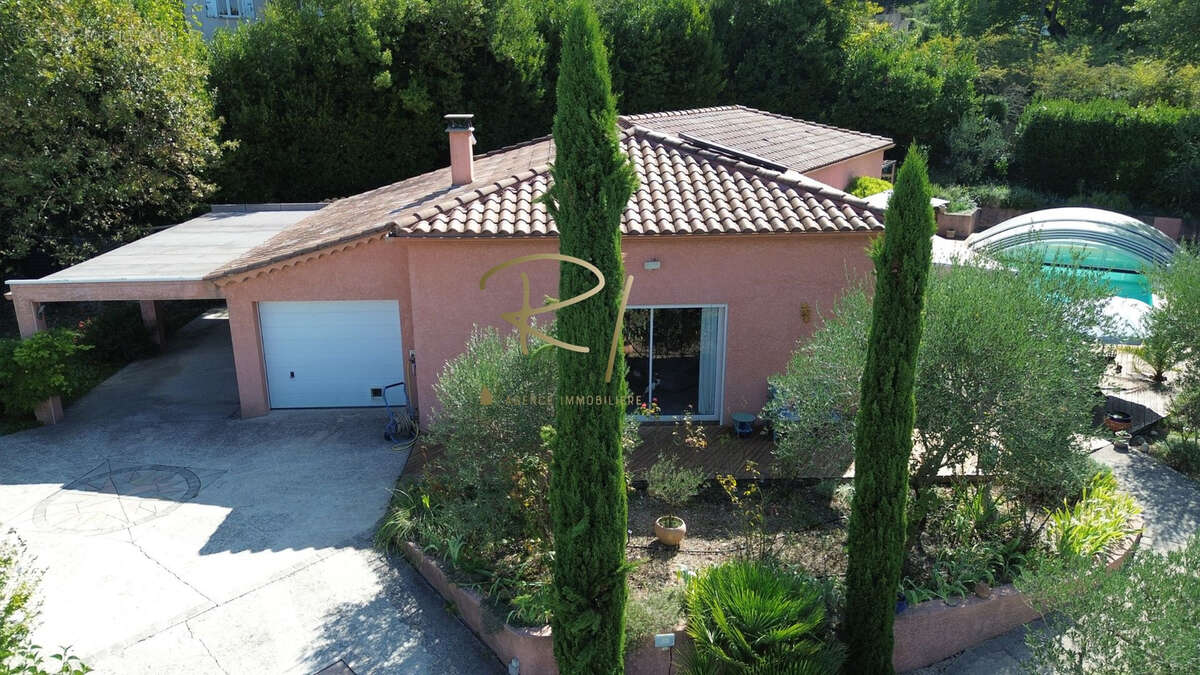 Maison à SAINT-JEAN-DE-MARUEJOLS-ET-AVEJAN