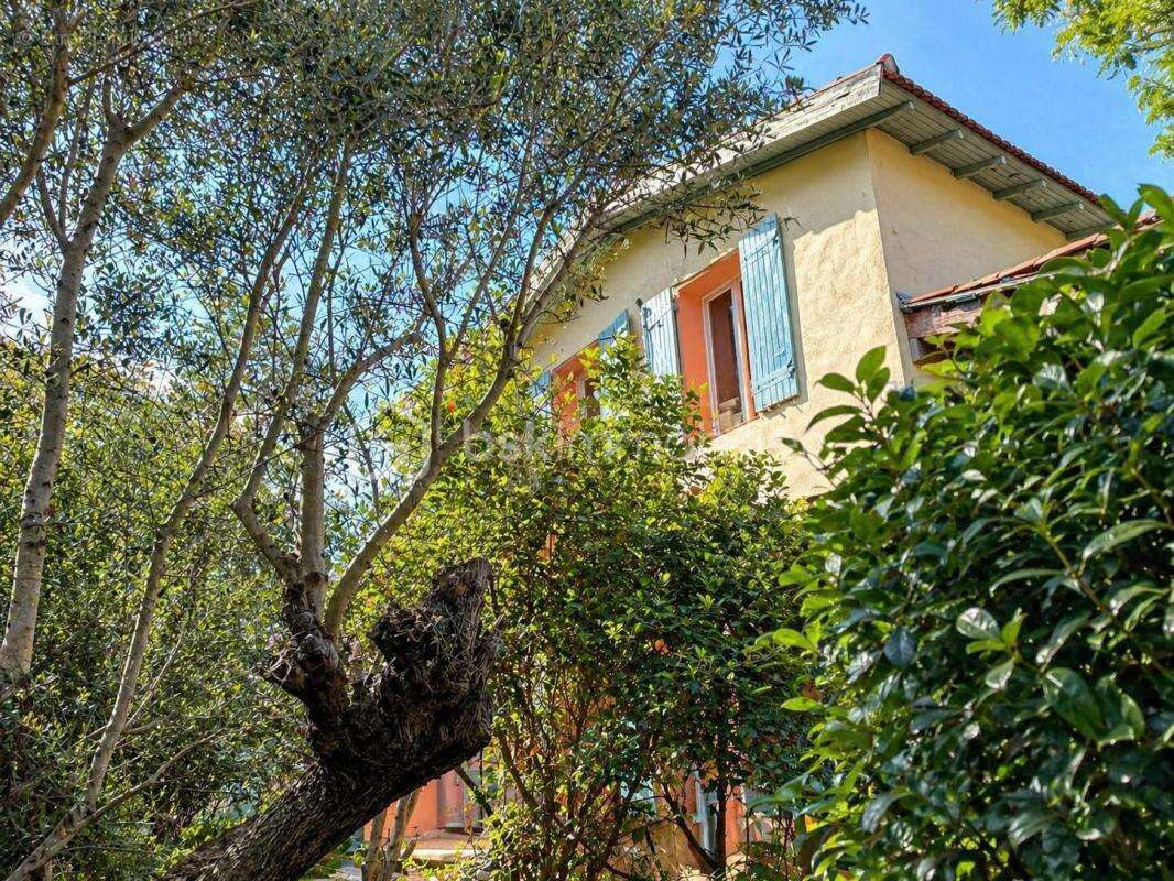 Maison à LE REVEST-LES-EAUX